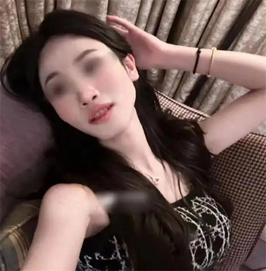 “圣水”揭秘:它在BDSM中的意义与使用方法是什么? 一